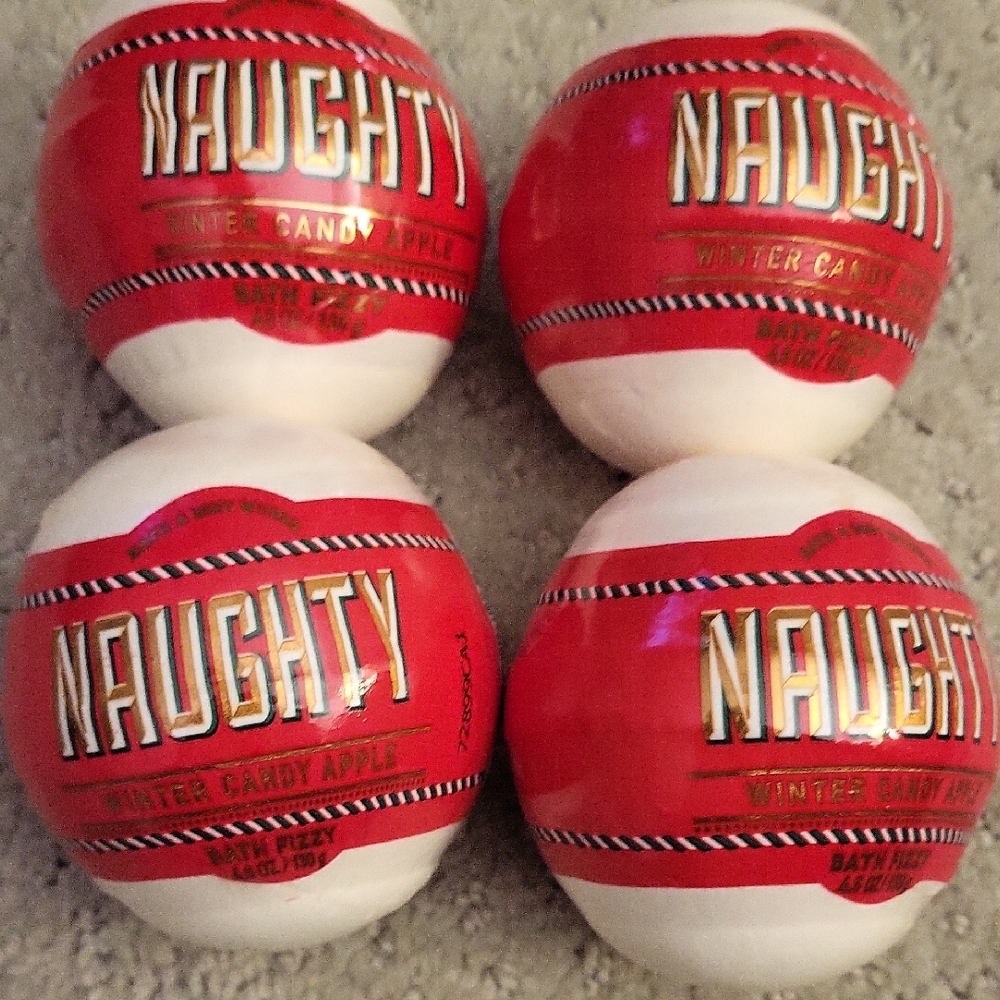 Bath & Body Works Naughty Winter Candy Apple Bath Soak - Red & White
